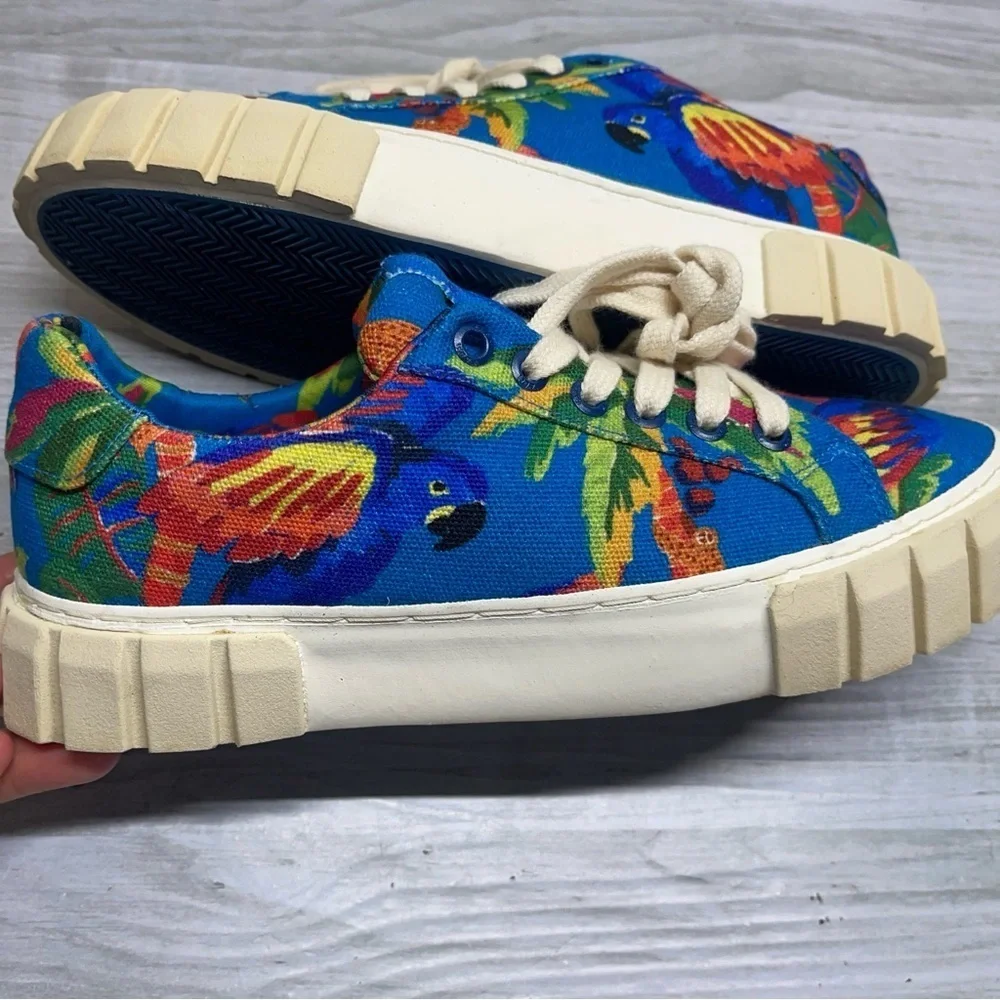 Farm Rio Tropical Bird Lace Up Chunky Sole Blue Macaw Sneakers Women’s size 8.5